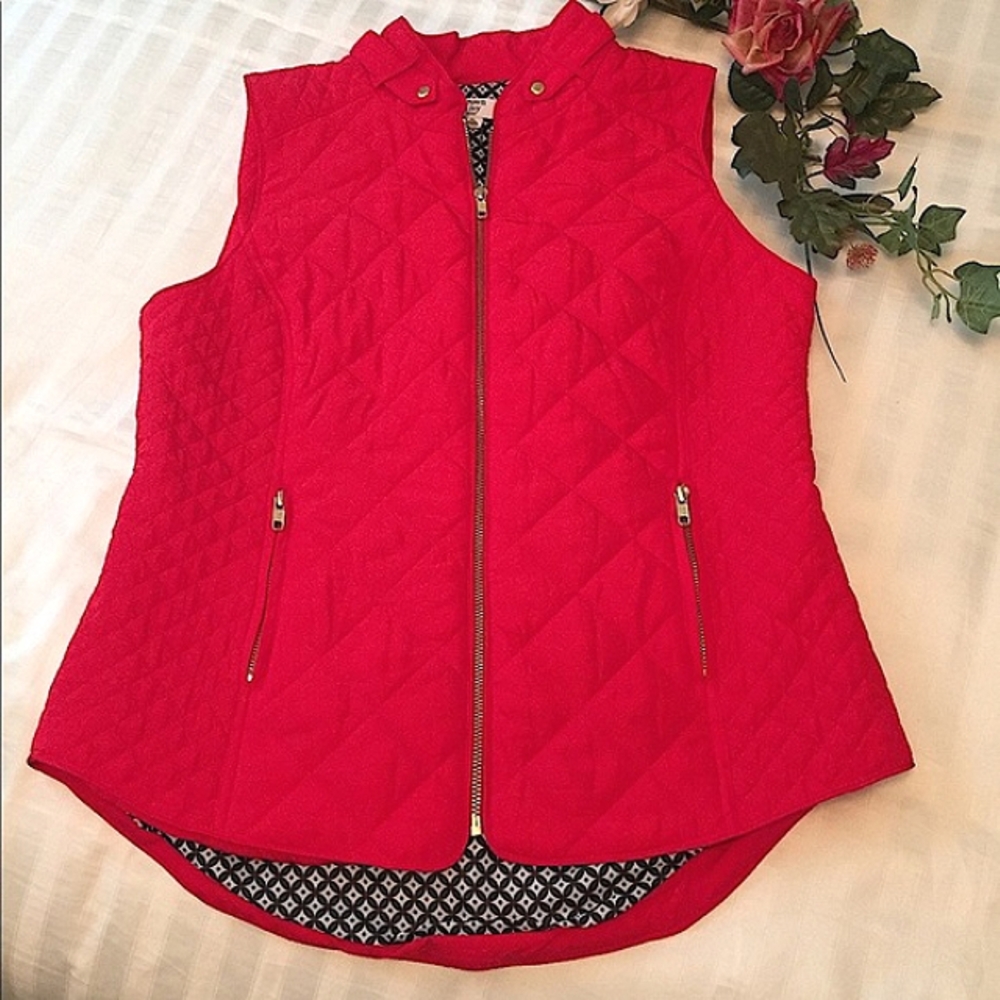 NWOT Crown & Ivy Red Quilt Soft Silk Zip Vest (PL)